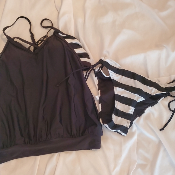 Zesica Black & White Stripe Women's Bathing Suit-S - Picture 10 of 10